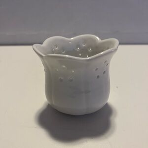 White Ceramic Scalloped Tea light
